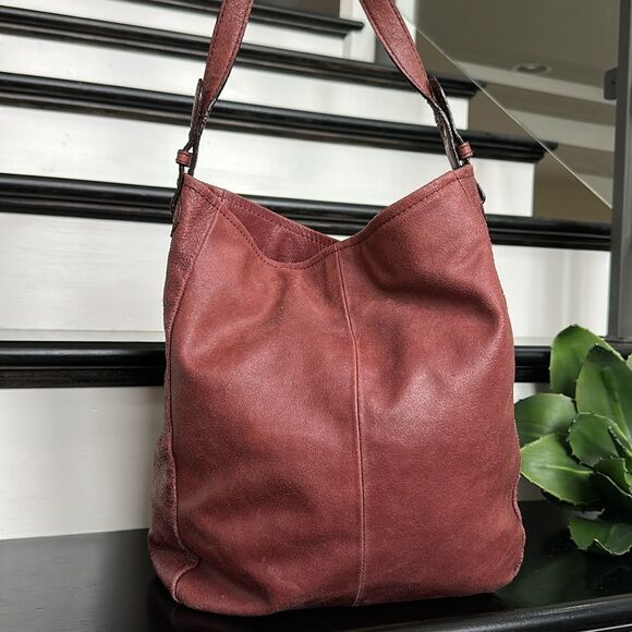 Wilson leather gorgeous, slouchy, bucket, shoulder purse - Picture 1 of 12